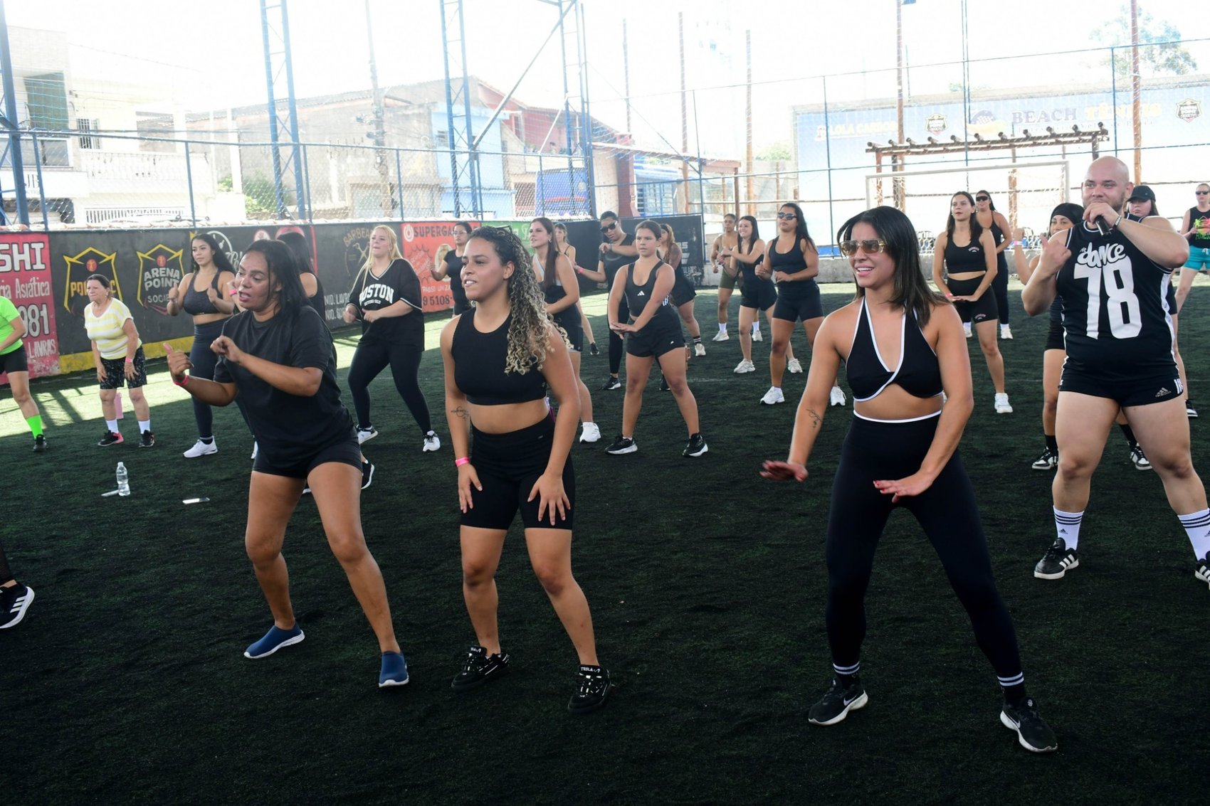 Participantes em uma experiência de dança no Ellas no Comando